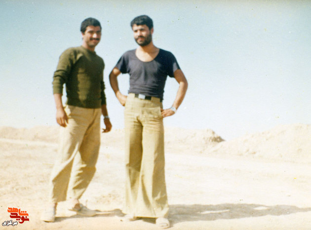از چپ: فرمانده گروهان - آزاده بهمن رسولی