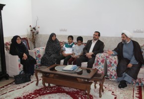 ازمنازل پنجاه شهيد شهرستان در ميبد بازديد بعمل آمد ازمنازل پنجاه شهيد شهرستان در ميبد بازديد بعمل آمد