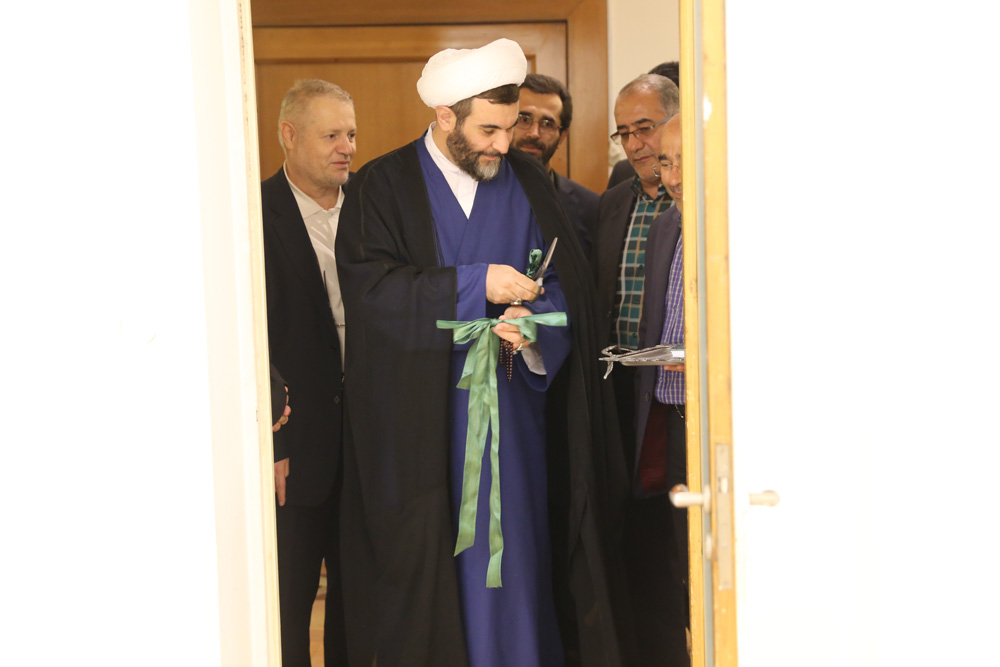 نمایشگاه عکس ایثار اجتماعی در خانه هنرمندان گشایش یافت نمایشگاه عکس ایثار اجتماعی در خانه هنرمندان گشایش یافت