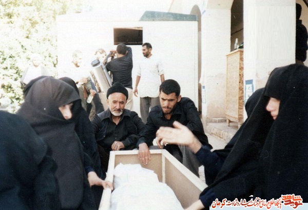 توصیه به احترام خانواده شهدا در کلام شهید «محمد زحمتکش راوری» توصیه به احترام خانواده شهدا در کلام شهید «محمد زحمتکش راوری»