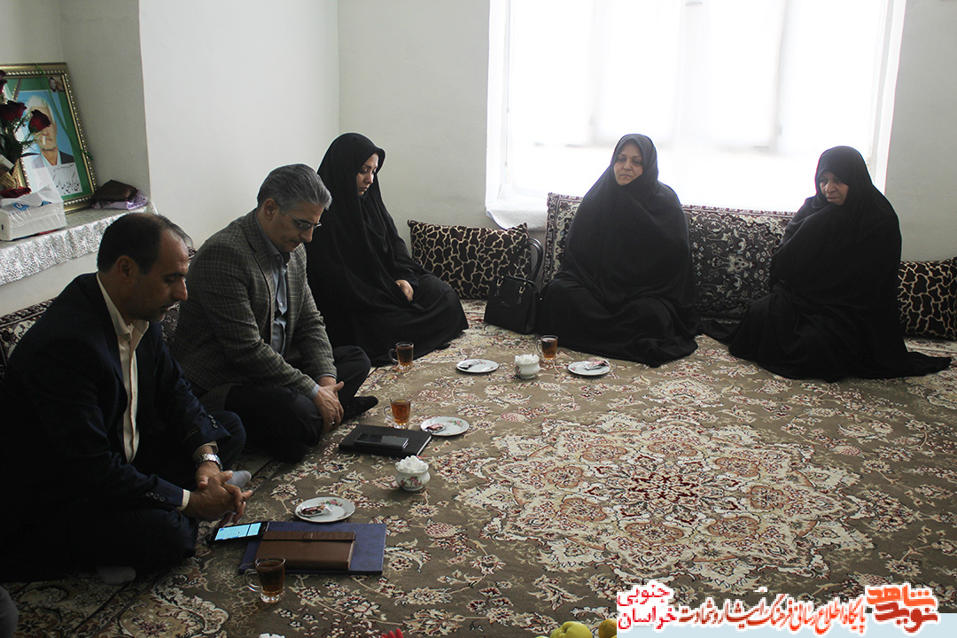 دیدار با خانواده های شهدای فردوس توسط مسئولین استانی و شهرستانی دیدار با خانواده های شهدای فردوس توسط مسئولین استانی و شهرستانی