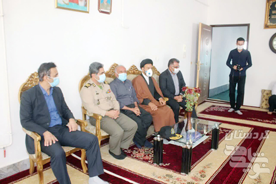 از خانواده شهیدان محسنی‌فرد و یوزی تجلیل شد