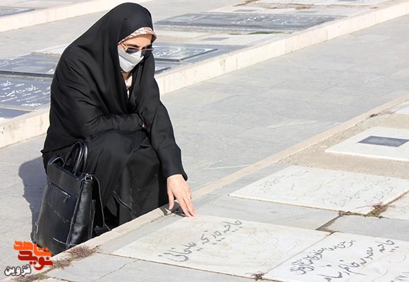 گزارش تصویری از گلباران مزار مادران و همسران شهدای قزوین