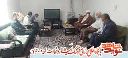 دیدار با خانواده شهدا موجب عزت نفس انسان است