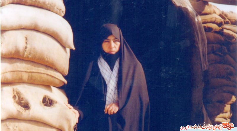 عراقی‌ها از زنان چادری ایرانی می‌ترسیدند/ چادرم مانع اصابت گلوله شد!