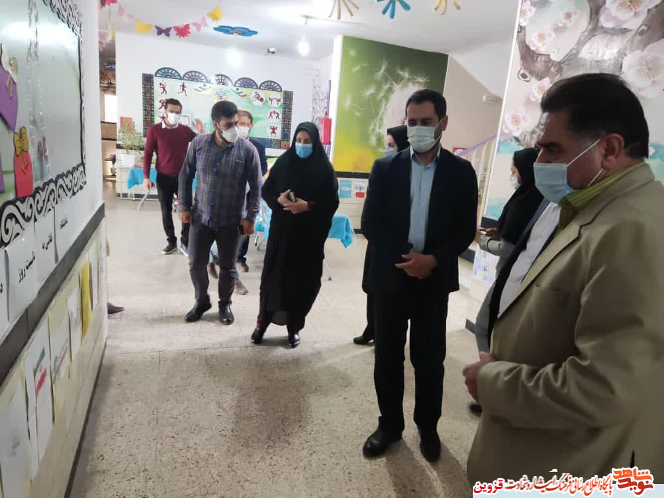 نمایشگاه شهدای دانش‌آموز در مدرسه شاهد تاکستان افتتاح شد