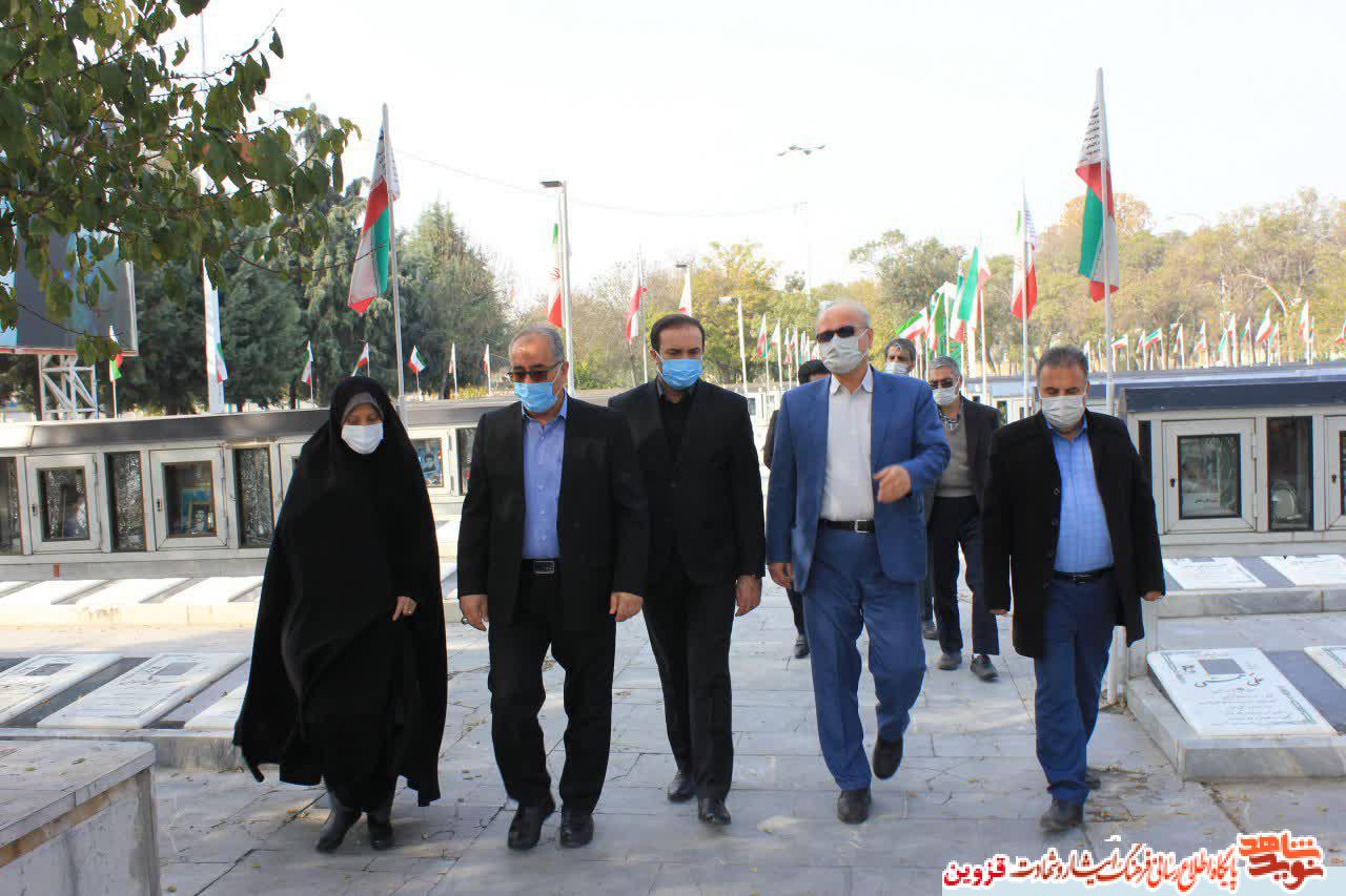 مدیران کل معاونت فرهنگی و آموزشی بنیاد شهید به مقام شهدای قزوین ادای احترام کردند