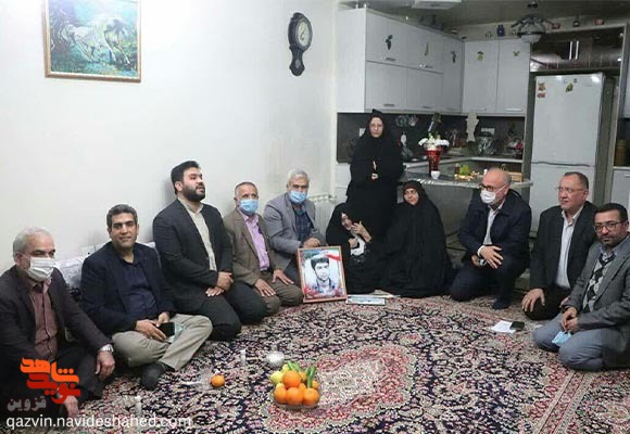 دیدار مدیرکل بنیاد استان قزوین و مسئولین شهری با خانواده شهدا از نگاه دوربین