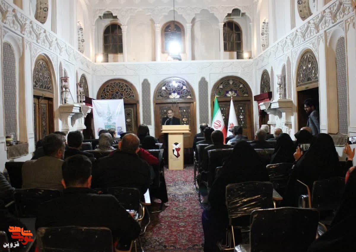 محفل شعر شاعران در قزوین برگزار شد