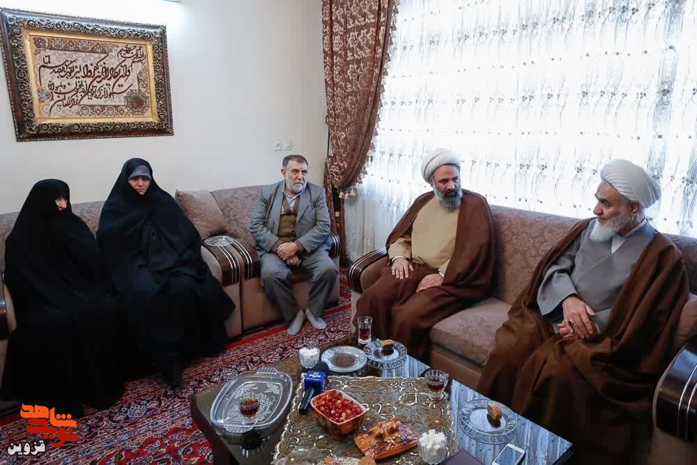 مسئولان استان قزوین با خانواده‌های شهدای انقلاب دیدار کردند