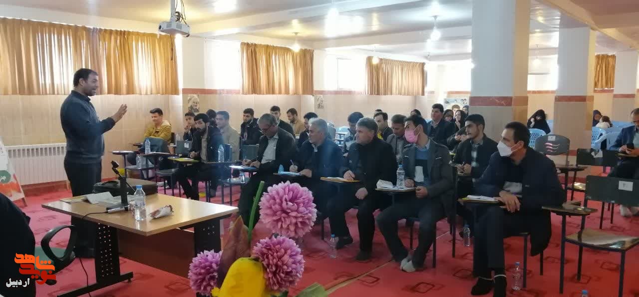 کارگاه آموزش تاریخ شفاهی ایثار و شهادت در اردبیل و پارس آباد+ عکس