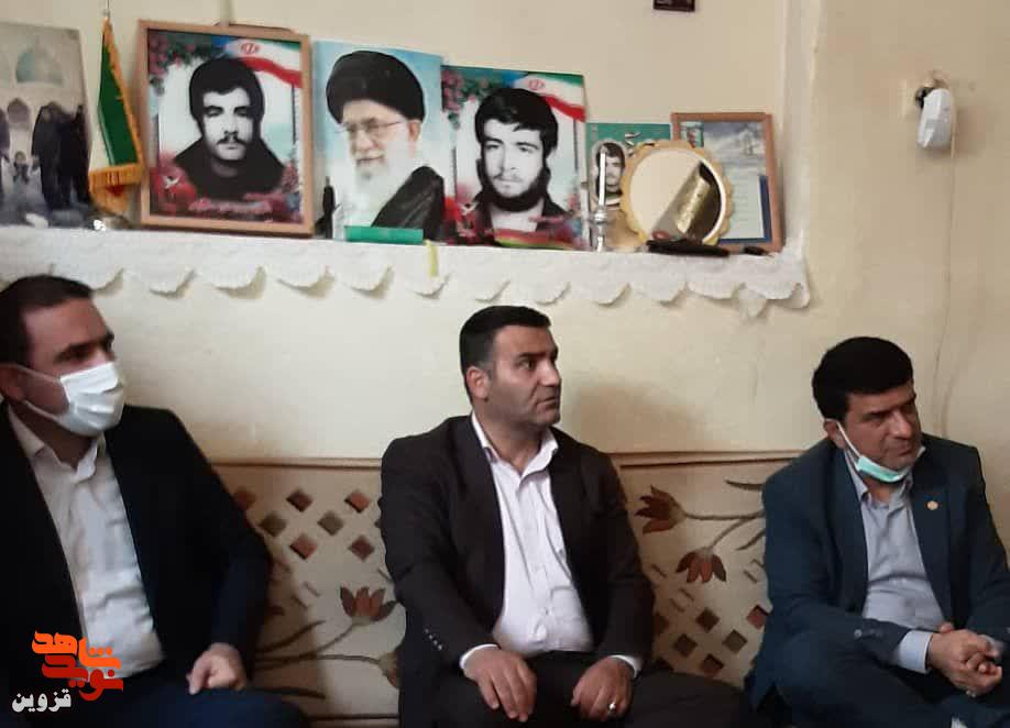 مسئولان قزوین از مقام خانواده‌های شهدا و جانبازان تجلیل کردند