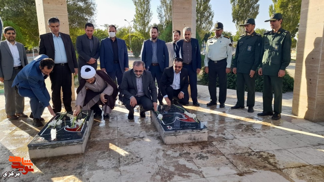 قبور مطهر شهدای گمنام کمیجان گلباران و عطرافشانی شد