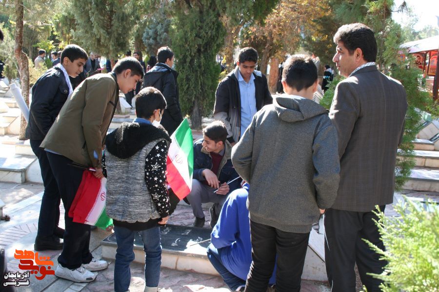 گزارش تصویری/ تجدید میثاق دانش آموزان با شهدای دانش آموز