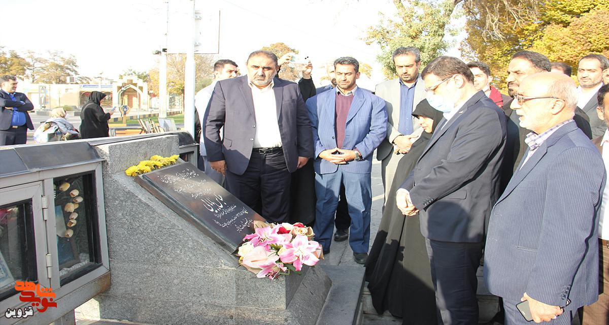 معاون رئیس‌جمهور و رئیس بنیاد شهید به مقام شهدای قزوین ادای احترام کرد