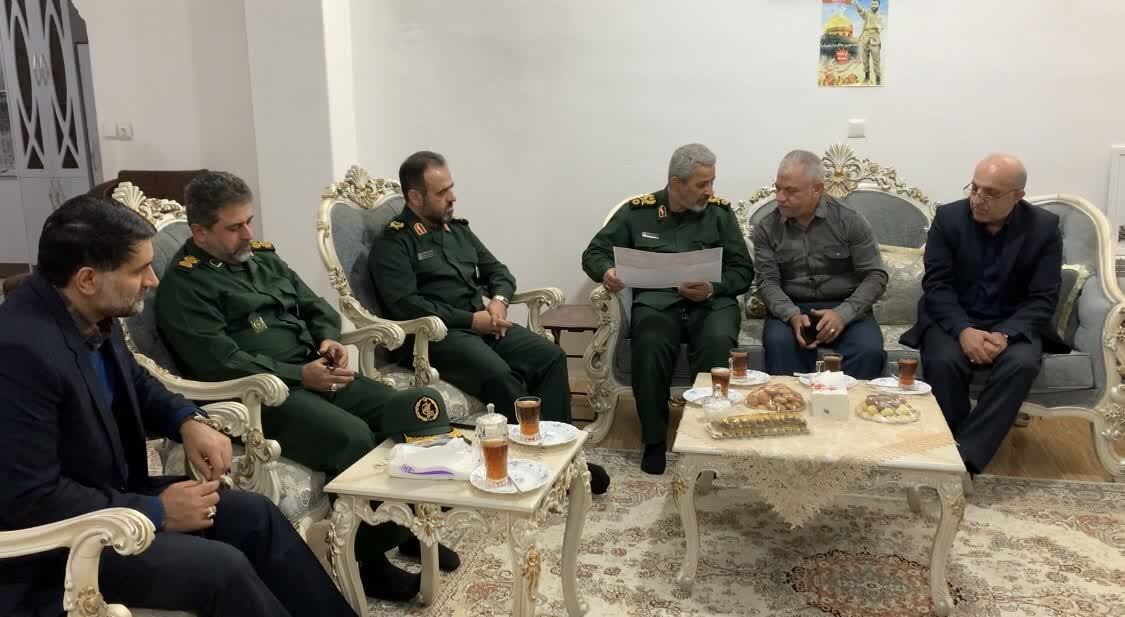 شهید حسین پور یک فرمانده قدر نظامی بود.