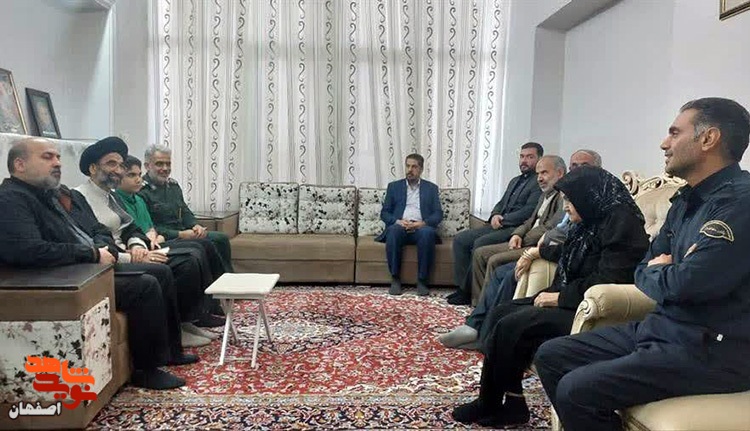 دیدار با خانواده شهدا باعث می‌شود که ارزش و معناهای زندگی را دریابیم