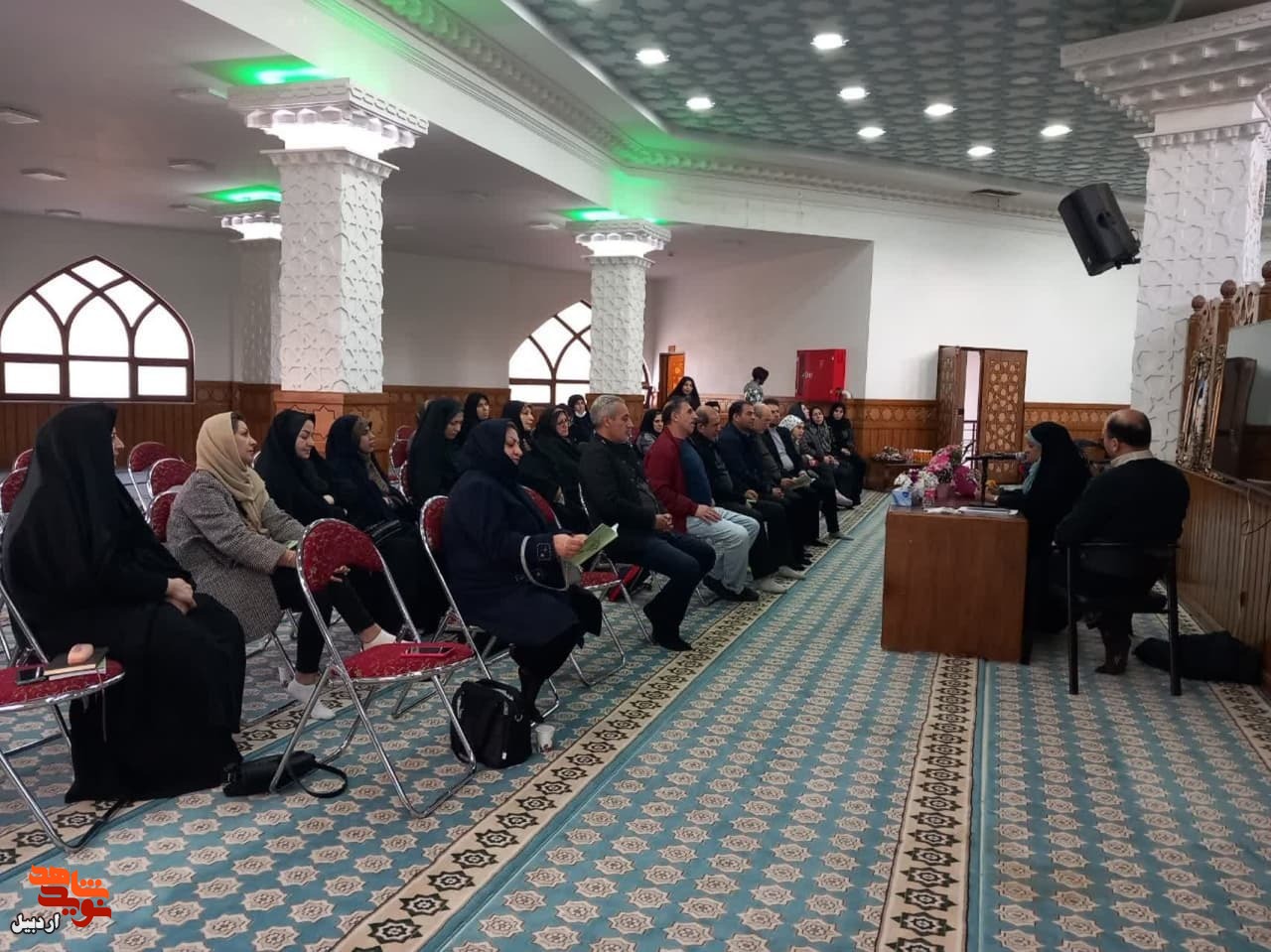 نشست معرفی و نقد و بررسی کتاب «صدقه یادم‌ رفت» در اردبیل