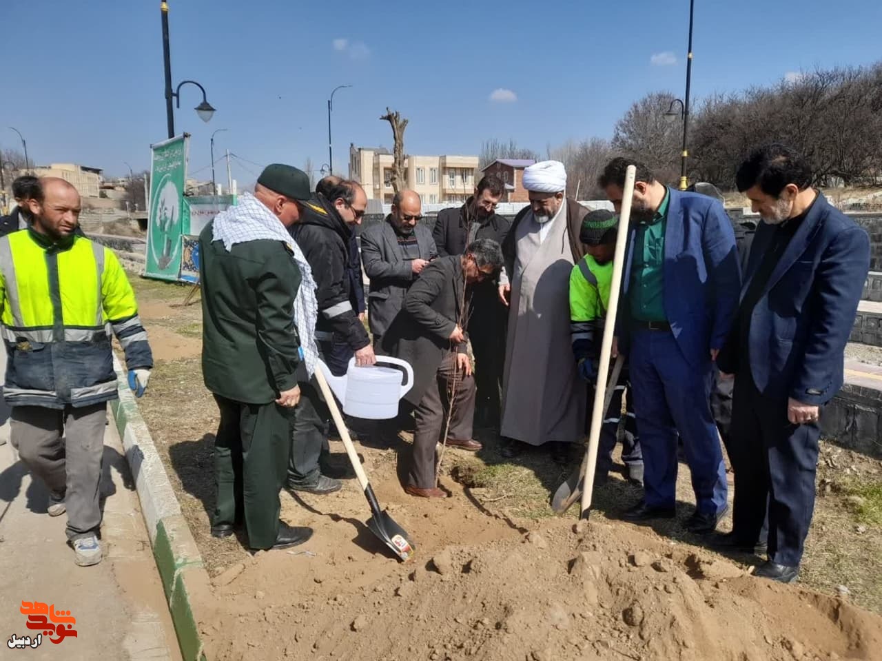 غرس 147 نهال به یاد ۱۴۷شهید والامقام در شهرستان نمین