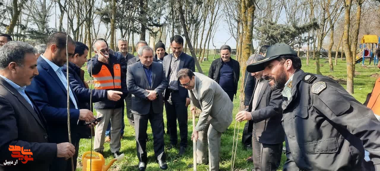 غرس 137 نهال به یاد 137شهید در جوار یادمان شهدای گمنام بیله سوار