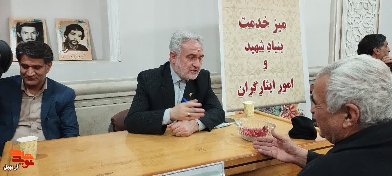 میز خدمت اداره بنیاد شهید و امور ایثارگران اردبیل در مصلای نماز جمعه+ عکس