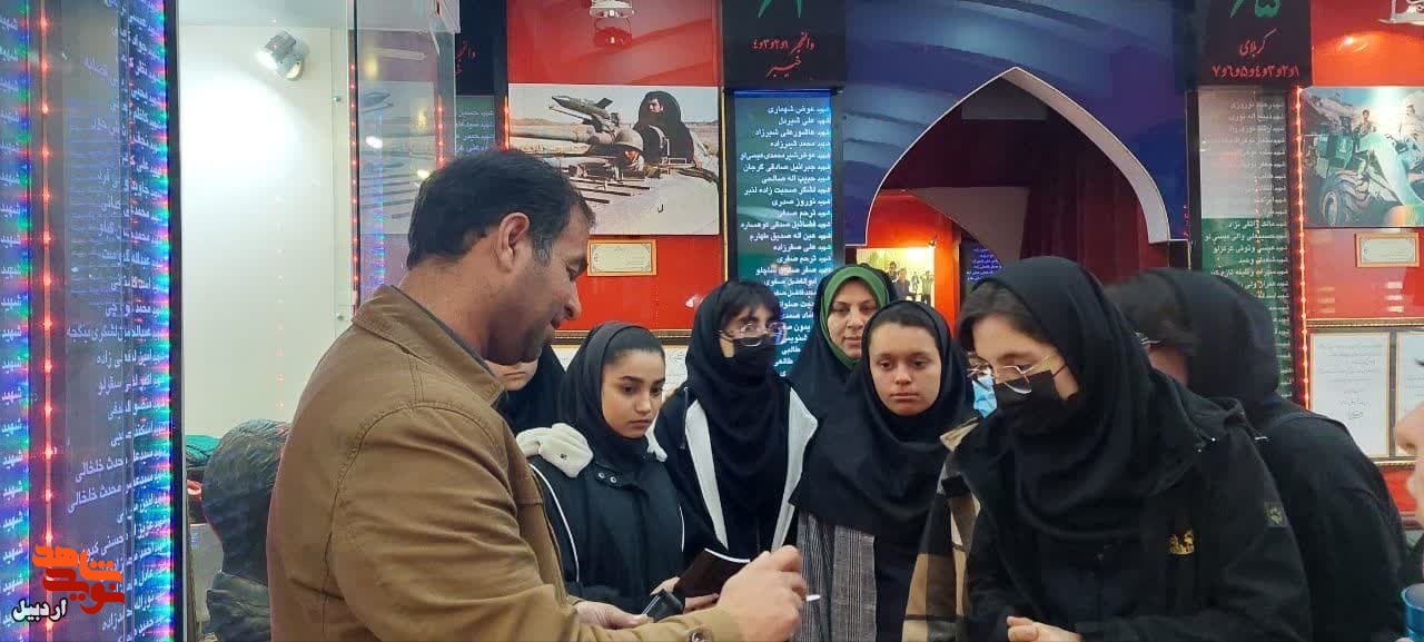 بازدید بیش از هزار نوجوان و جوان از موزه شهدای اردبیل در روز جوان