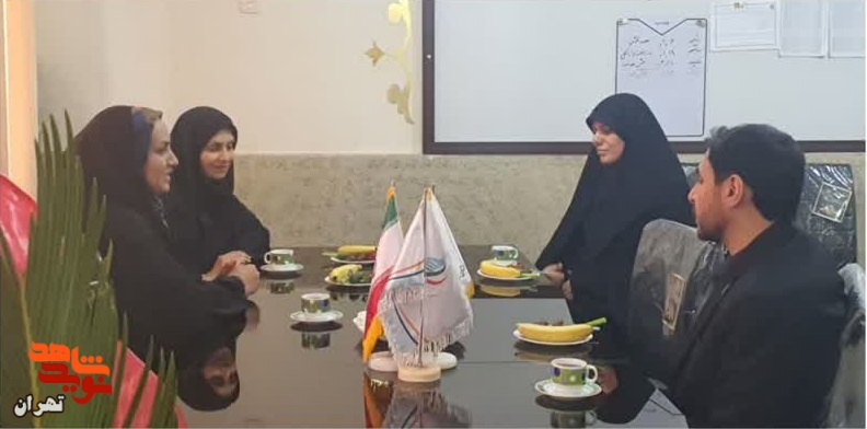 تقدیر مسئولین بنیاد مناطق تهران از مدیران 111 مدرسه شاهد