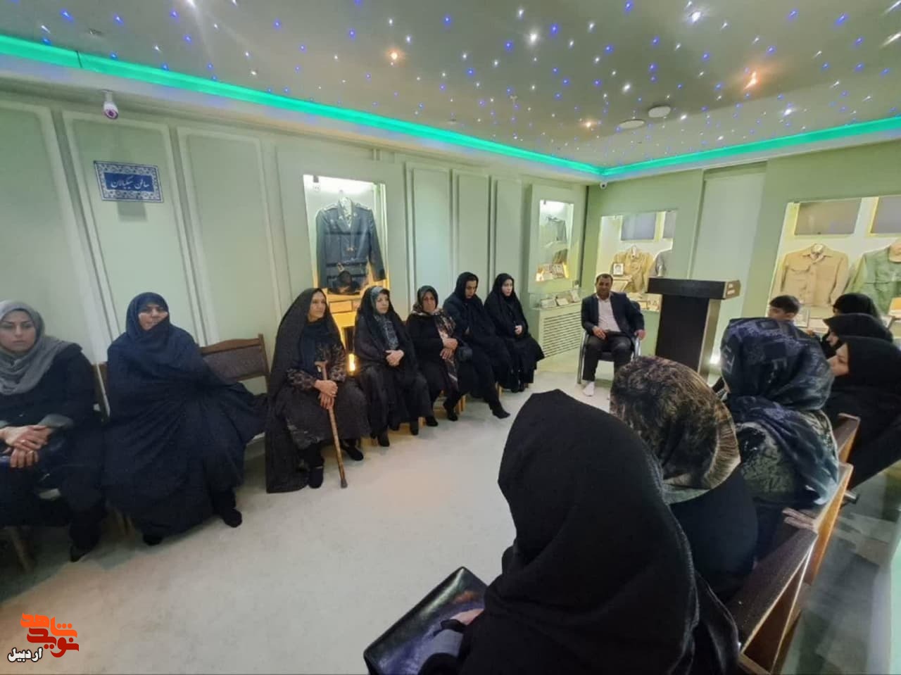 بازدید یک تور اردبیل گردی در قالب فرهنگسرای اصلانیان شهرداری از موزه شهدای اردبیل