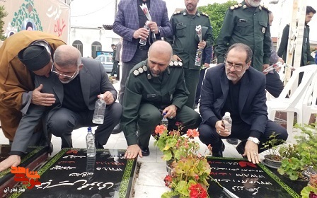 گزارش تصویری/ عطرافشانی و گلباران گلزار شهدا به مناسبت سوم خرداد در شهرستان ساری برگزار شد
