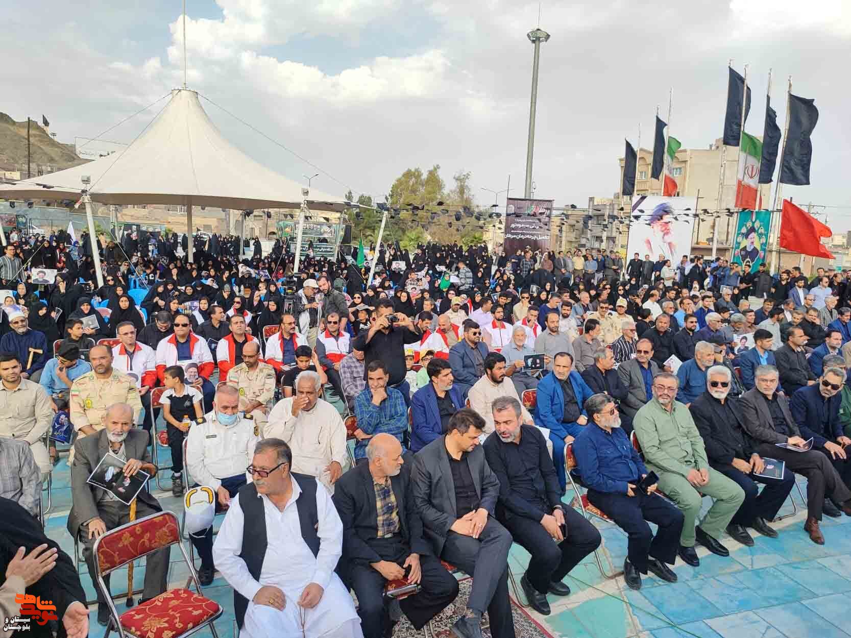 حضور خانواده معظم شهدا و ایثارگران در مراسم سوگواری خادم ملت