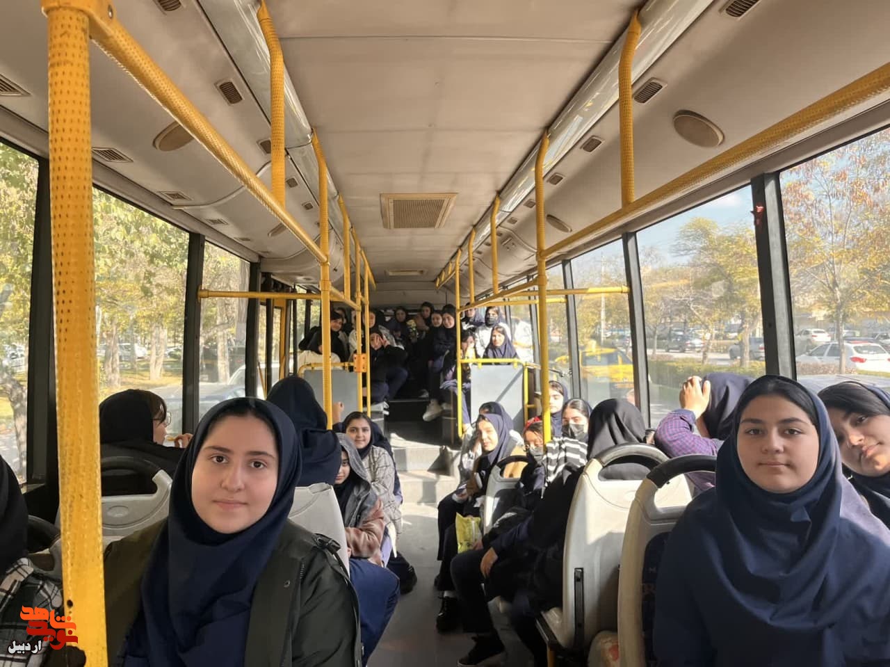 بازدید دانش‌آموزان دبیرستان دخترانه دانش پژوهان از موزه شهدای اردبیل
