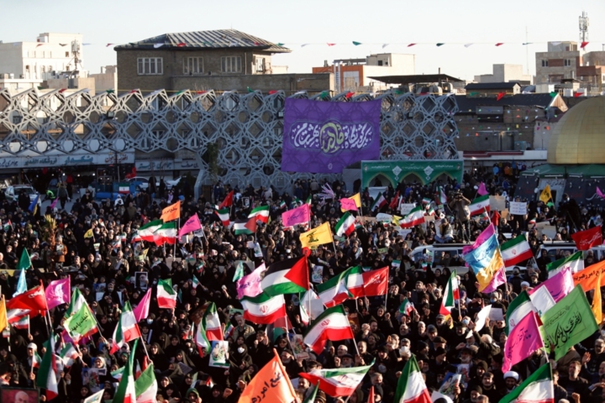  حضور  پرشور مردم تهران در میدان آیینی امام حسین (ع) / تجلی وحدت مردم  در ۹ دی 1404