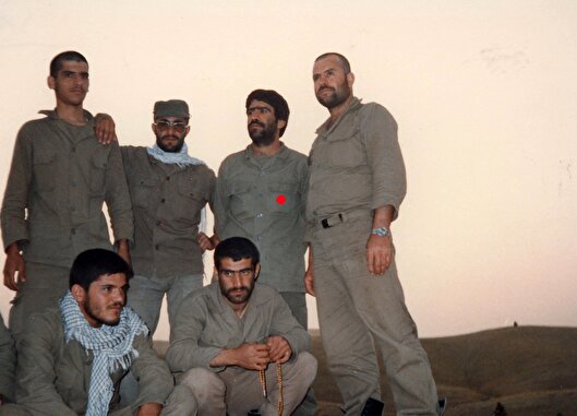 شهیدی که بعد از مجروحیت، همچنان در برابر...