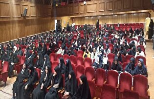 تکریم خانواده شهدای امنیت در جشن فجر قزوین برگزار...