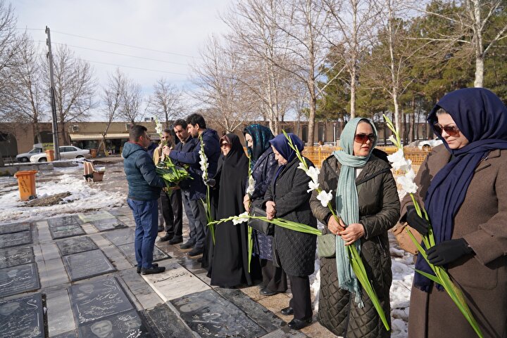 گزارش تصویری | گلباران مزار جانبازان متوفی در قزوین