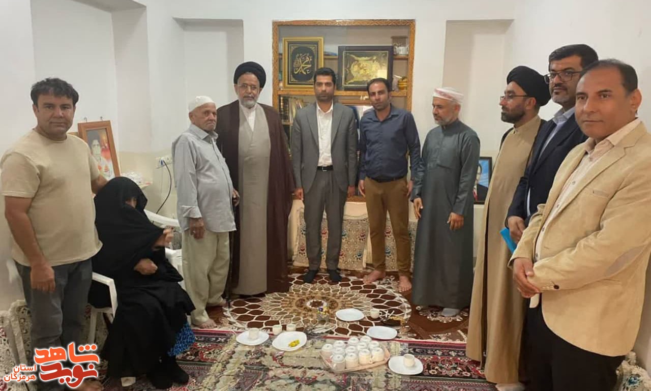 دیدار مشاور رئیس‌جمهور با خانواده‌های معظم شهدا و ایثارگران در شهرستان پارسیان