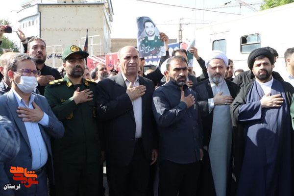 وداع با قهرمانان جاوید