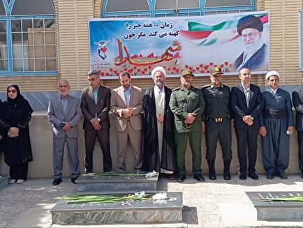 غبارروبی، عطر افشانی و گلباران مزار مطهر شهدا به مناسبت سوم خرداد