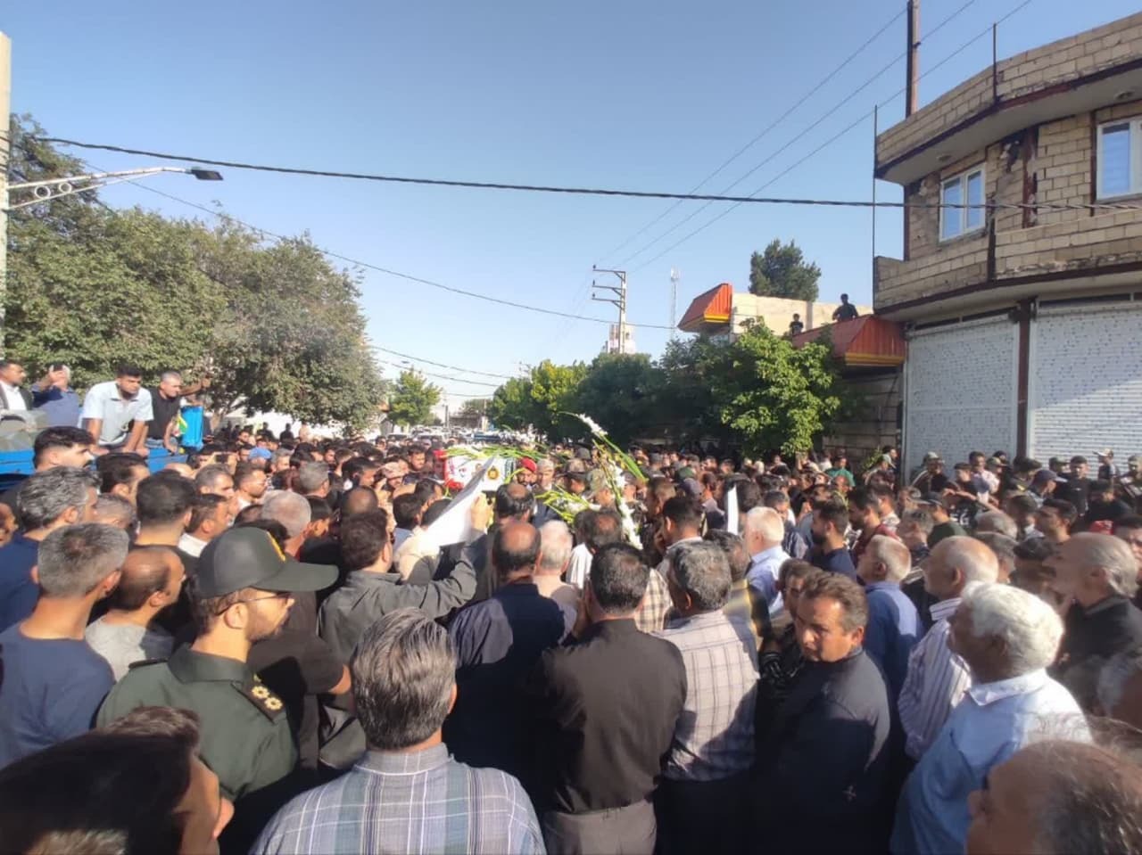 پیکر مطهر شهید مدافع وطن «امیرحسین قاسمی» تشییع و به خاک سپرده شد