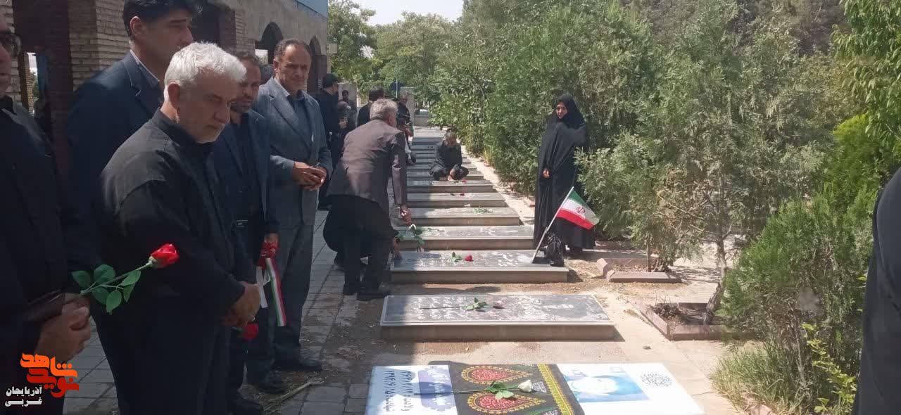 گلباران مزار همیشه مطهر شهدای شهرستان نقده