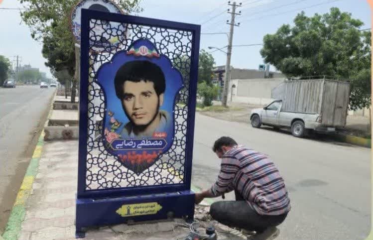 تصویر شهدا در ۱۳۰ تابلوی شال تعویض و مرمت شد