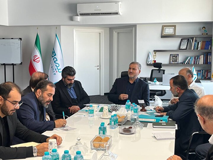جلسه بازدید کمیته پدافند غیرعامل بنیاد شهید و امور ایثارگران از شرکت بیمه دی برگزار شد