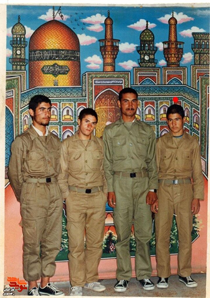 تصاویر زیبای شهیدی با قلبی شاعرانه در لباس سربازی