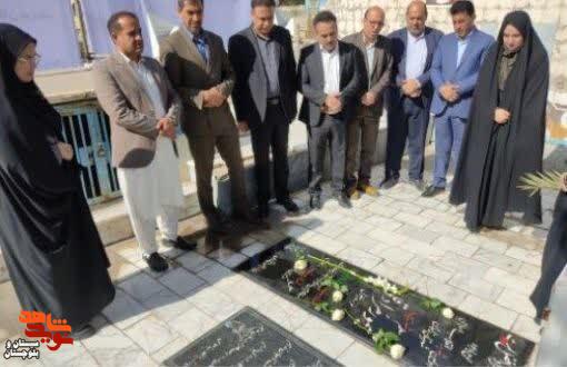 غبارروبی و عطرافشانی مزار شهدای زاهدان