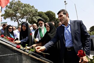 مسئولان قزوین به شهدای قزوین ادای احترام کردند