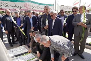 مسئولان قزوین به مقام شهدای قزوین ادای احترام...