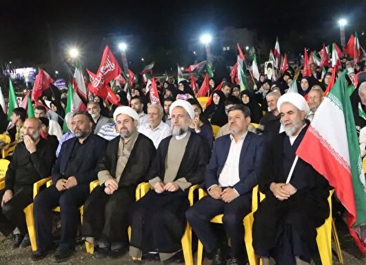 تجمع مردم در تجدید میثاق با شهید خلبان «حسین مهدویان» / راه شهدا ادامه دارد