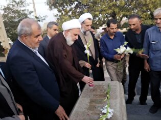 مسئولان مزار مطهر شهدای روستای باورس را گلباران...