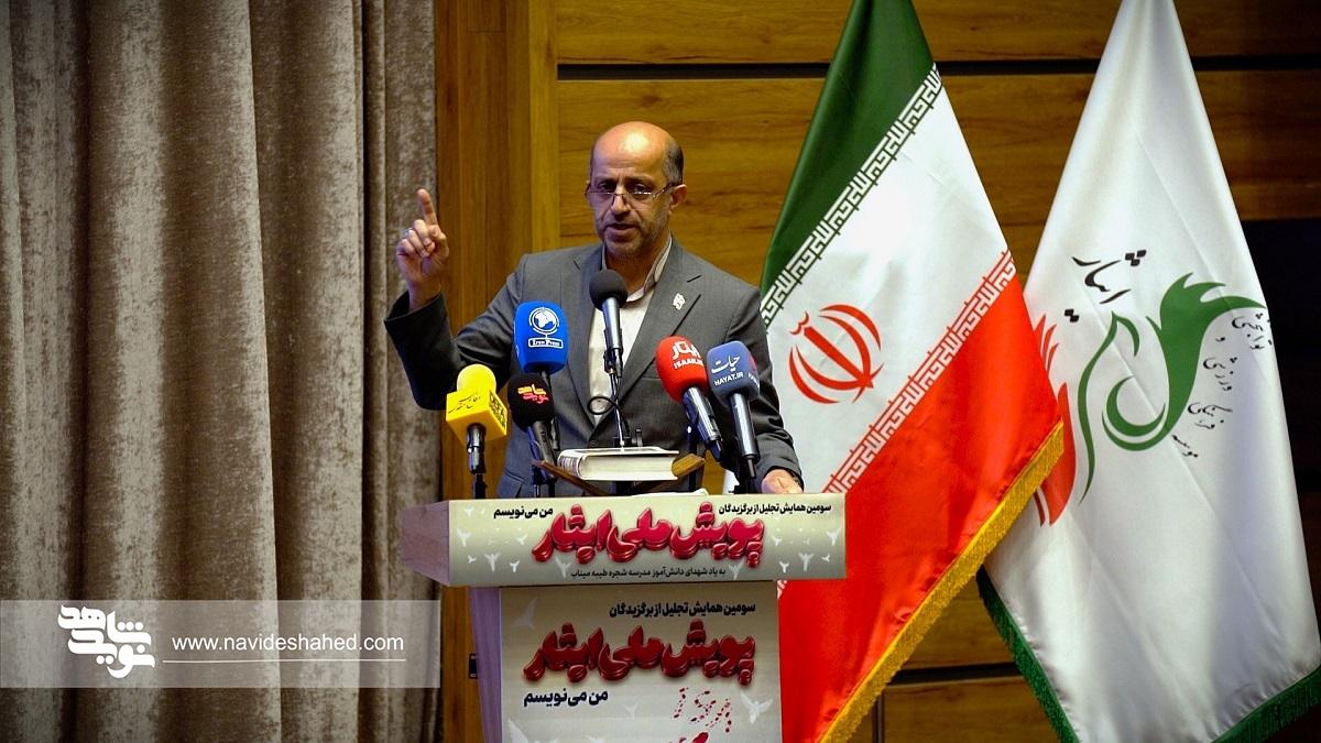 «من مینویسم» روایت دانشآموزان از ایثار و شهادت/ از شجره طیبه میناب تا ساختن ایران آینده «من مینویسم» روایت دانشآموزان از ایثار و شهادت/ از شجره طیبه میناب تا ساختن ایران آینده