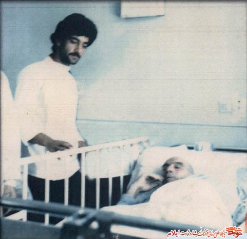 شهید غضبان یوسف زاده در حین پرستاری 